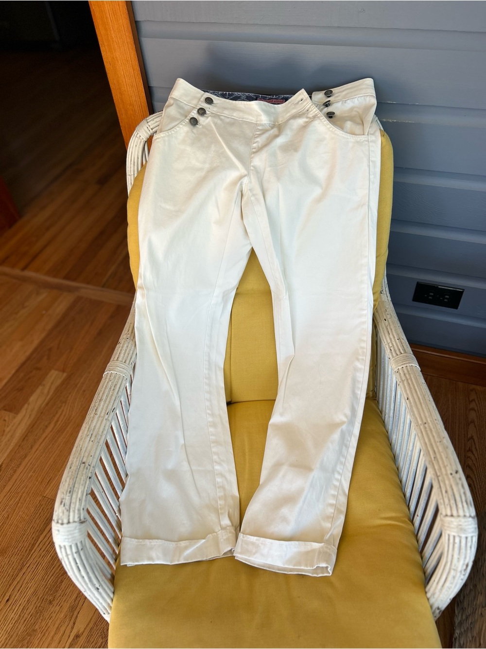 Vineyard Vines Cream Wide-Leg Jeans with Button Accent